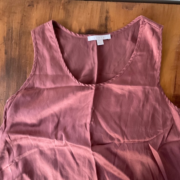 Washable Silk Tulip Back Set - Picture 3 of 9